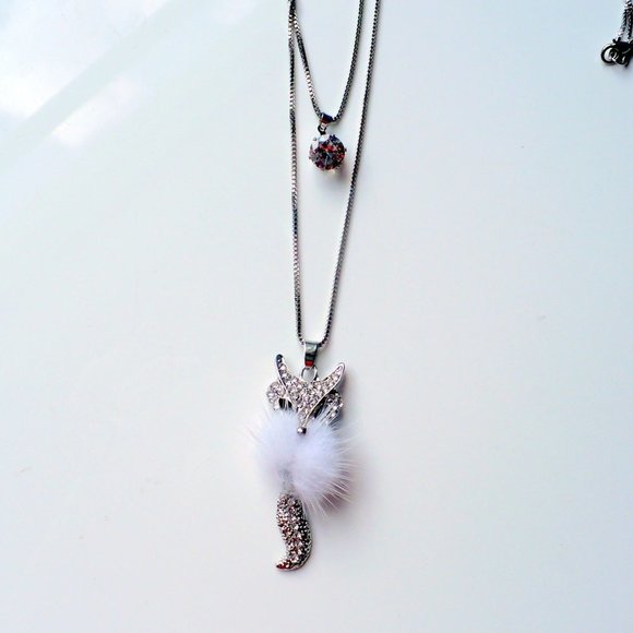 ❤️ NEW Silver Rhinestone Fox 2 Part Necklace With White Feathers Movable Tail - Picture 1 of 10